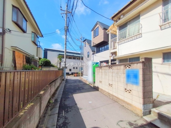 葛飾区西新小岩10期3号棟の前面道路含む現地写真画像