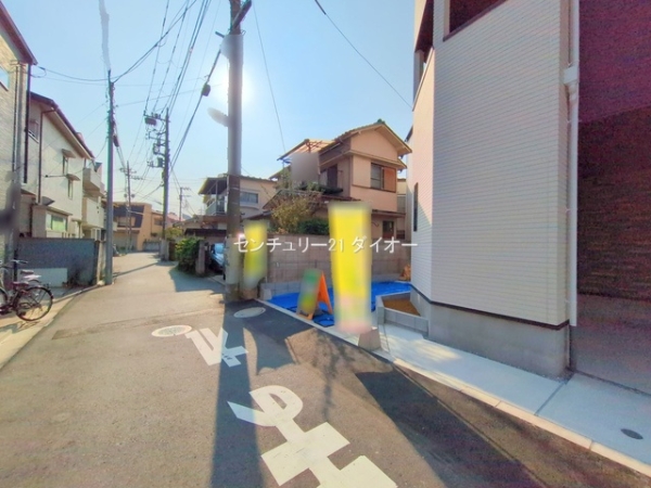 葛飾区四つ木４丁目の新築一戸建の前面道路含む現地写真画像