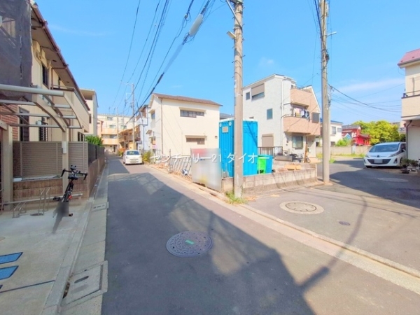 葛飾区東新小岩８丁目の新築一戸建の前面道路含む現地写真画像