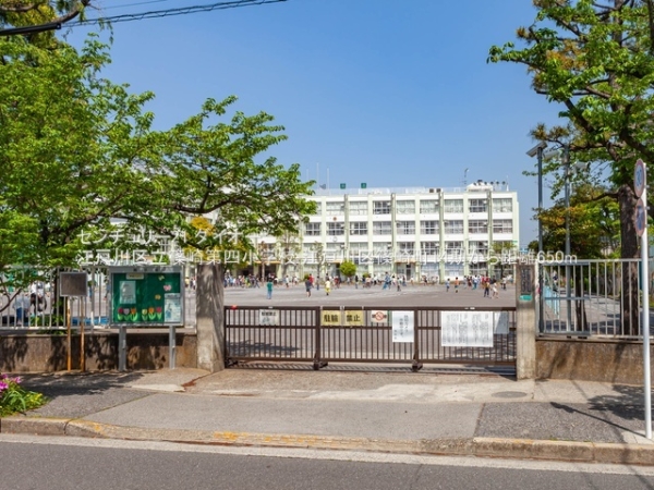 江戸川区篠崎町２丁目１号棟の小学校画像