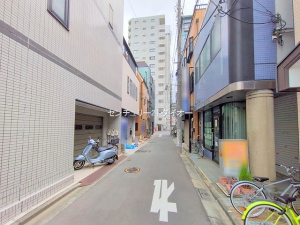 江戸川区篠崎町２丁目１号棟の前面道路含む現地写真画像