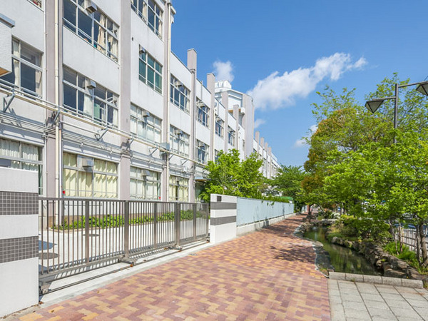 西篠崎２丁目戸建ＯＣの中学校画像