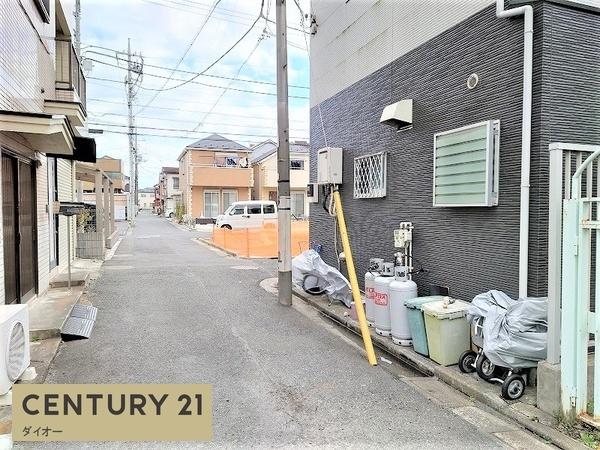 西篠崎２丁目戸建ＯＣの前面道路含む現地写真画像