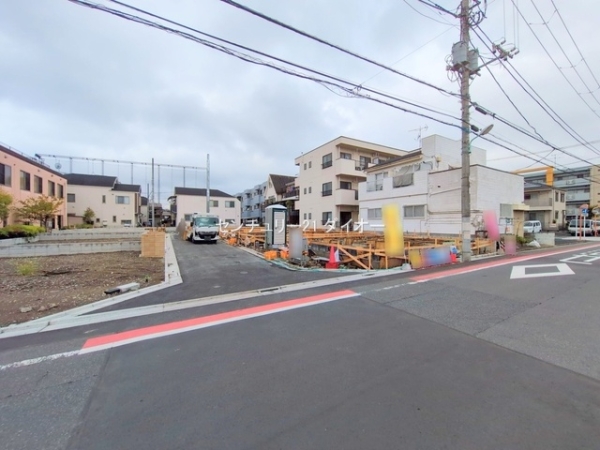 葛飾区奥戸4丁目の新築一戸建の前面道路含む現地写真画像