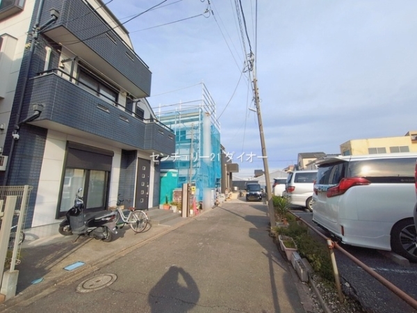 葛飾区南水元４丁目の新築一戸建の前面道路含む現地写真画像