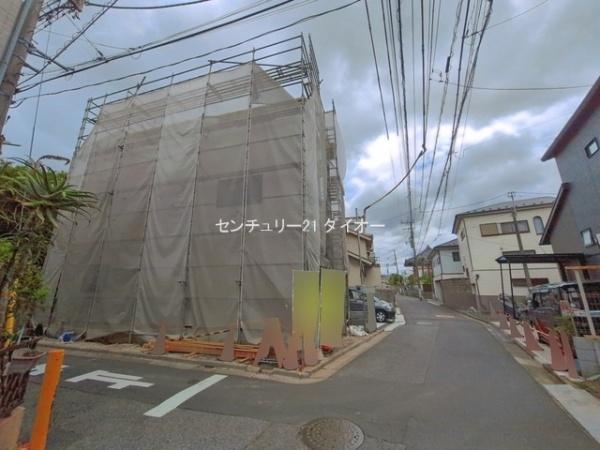 江戸川区東小松川2丁目1号棟の前面道路含む現地写真画像