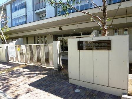 世田谷区駒沢1丁目の小学校画像