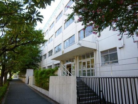 世田谷区駒沢1丁目の中学校画像