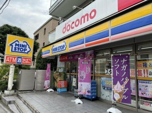 世田谷区駒沢1丁目のコンビニ画像