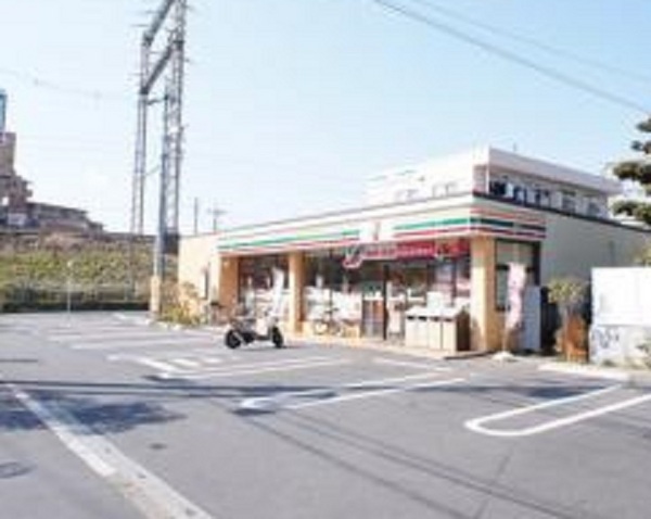 葛飾区細田１丁目の中古一戸建のコンビニ画像