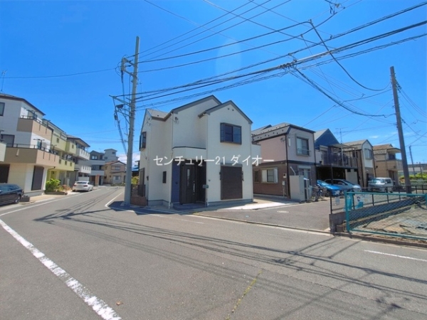 江戸川区鹿骨５丁目の中古一戸建の前面道路含む現地写真画像