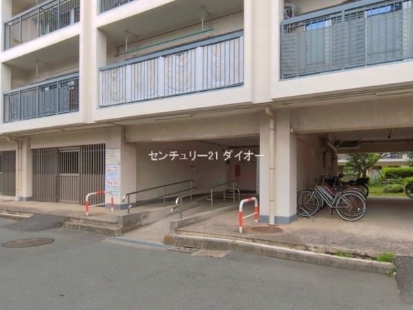 桑川町住宅２号棟のエントランス画像