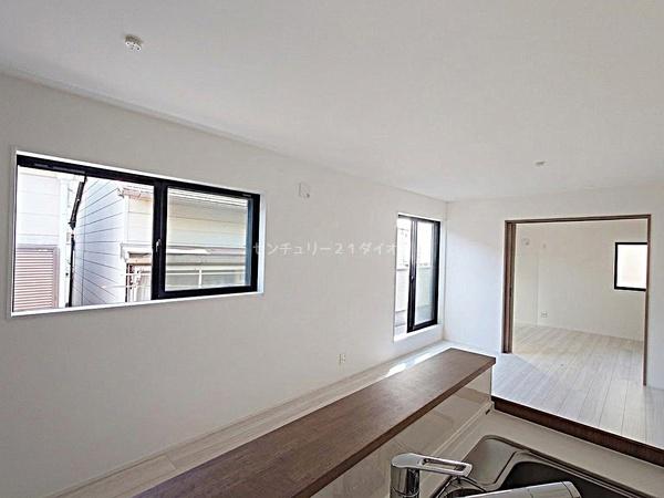 葛飾区細田5丁目の中古一戸建のリビング画像