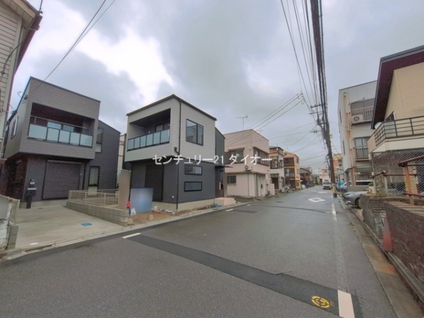 江戸川区春江町3丁目の新築一戸建の前面道路含む現地写真画像