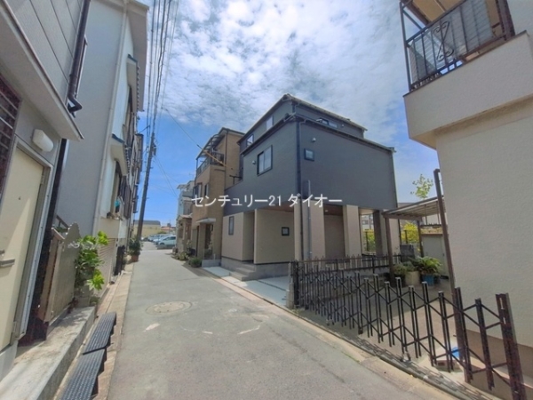 江戸川区春江町５丁目の新築一戸建の前面道路含む現地写真画像