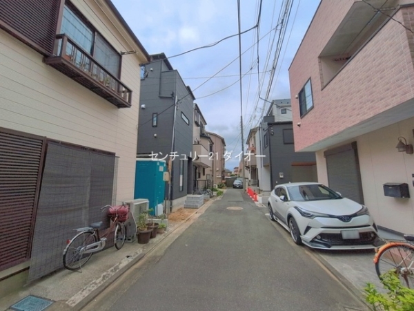 江戸川区南小岩２丁目1号棟の前面道路含む現地写真画像