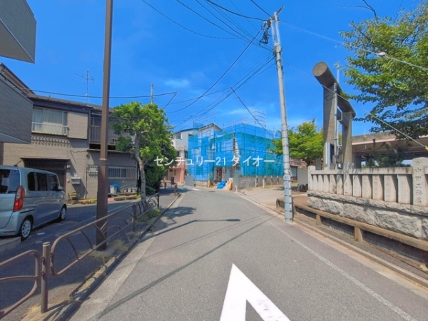 葛飾区奥戸4丁目1号棟の前面道路含む現地写真画像