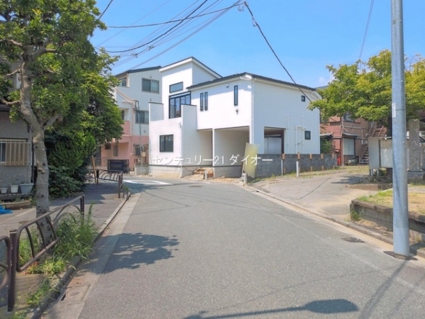 葛飾区奥戸4丁目1号棟の前面道路含む現地写真画像