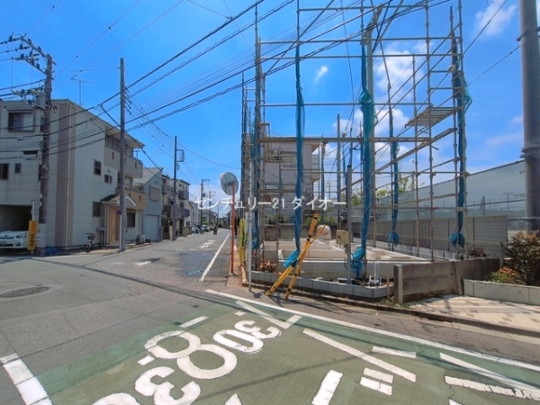 江戸川区東小岩１丁目1号棟の前面道路含む現地写真画像