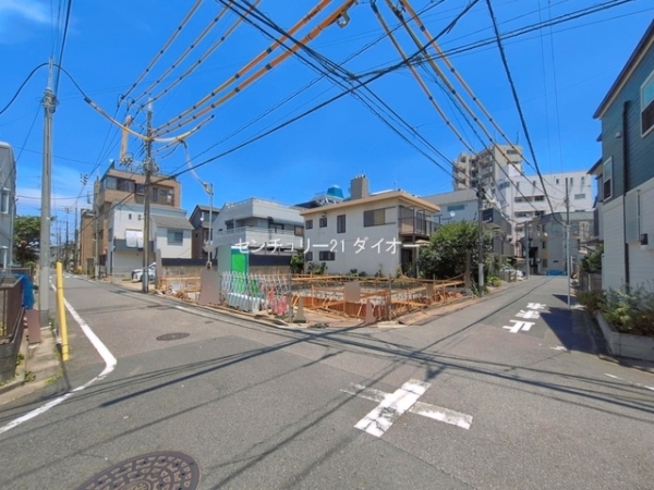江戸川区東小岩5丁目2号棟の前面道路含む現地写真画像