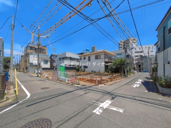 江戸川区東小岩5丁目1号棟の前面道路含む現地写真画像