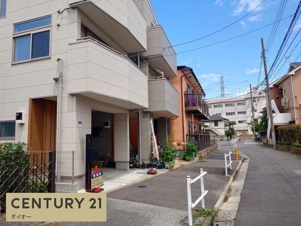 葛飾区細田１丁目の中古一戸建の前面道路含む現地写真画像
