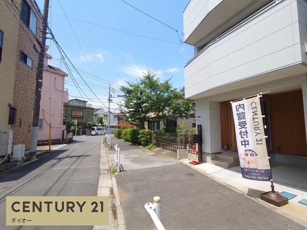 葛飾区細田１丁目の中古一戸建の前面道路含む現地写真画像