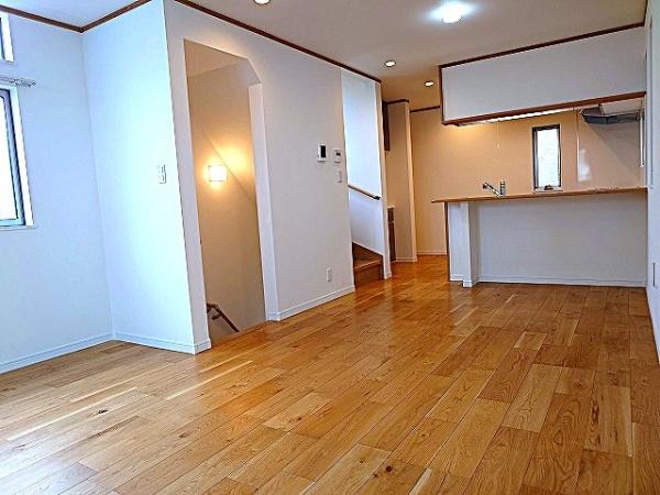 葛飾区細田１丁目の中古一戸建のリビング画像