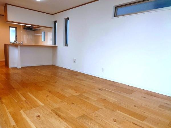 葛飾区細田１丁目の中古一戸建のリビング画像