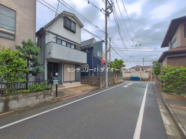 葛飾区東水元5丁目の中古一戸建の前面道路含む現地写真画像
