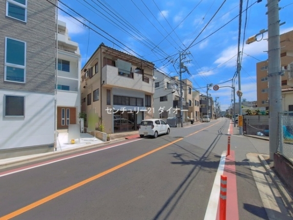 葛飾区宝町2丁目の新築一戸建の前面道路含む現地写真画像