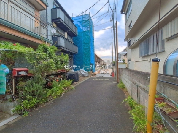 葛飾区南水元4丁目の新築一戸建の前面道路含む現地写真画像