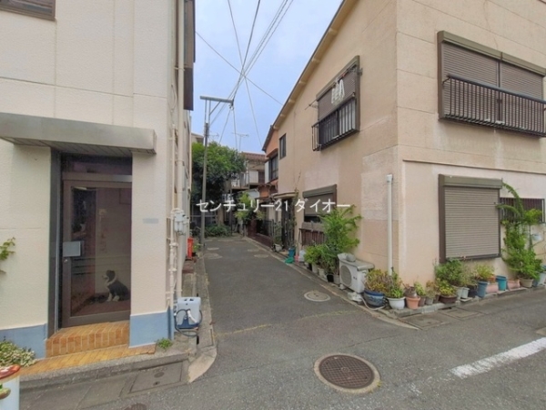 葛飾区東金町３丁目の中古一戸建の前面道路含む現地写真画像