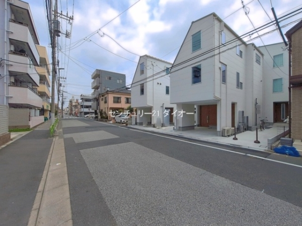 葛飾区西新小岩4丁目の新築一戸建の前面道路含む現地写真画像