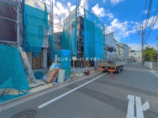 葛飾区東新小岩4丁目の新築一戸建の前面道路含む現地写真画像
