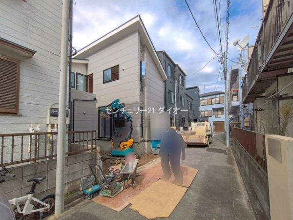 江戸川区南小岩5丁目1号棟の前面道路含む現地写真画像