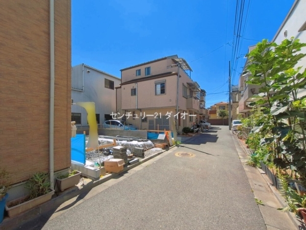 江戸川区篠崎町7丁目1号棟の前面道路含む現地写真画像