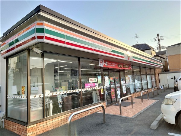 葛飾区奥戸９丁目の中古一戸建のコンビニ画像