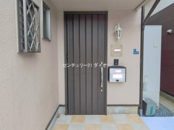 葛飾区奥戸９丁目の中古一戸建の玄関画像