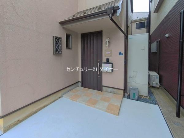 葛飾区奥戸９丁目の中古一戸建の玄関画像