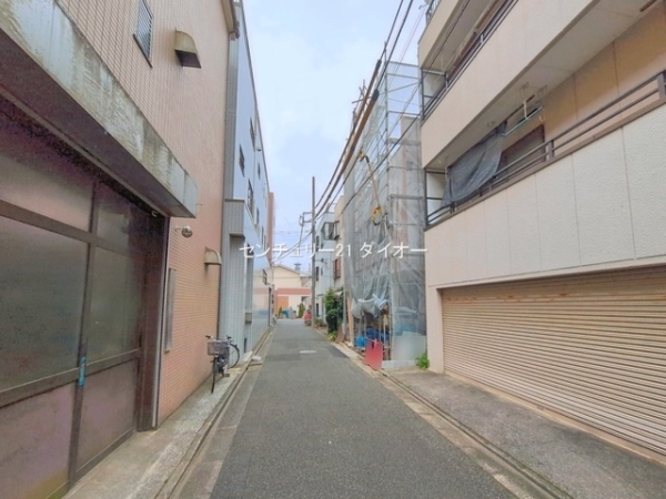 江戸川区瑞江2丁目1号棟の前面道路含む現地写真画像