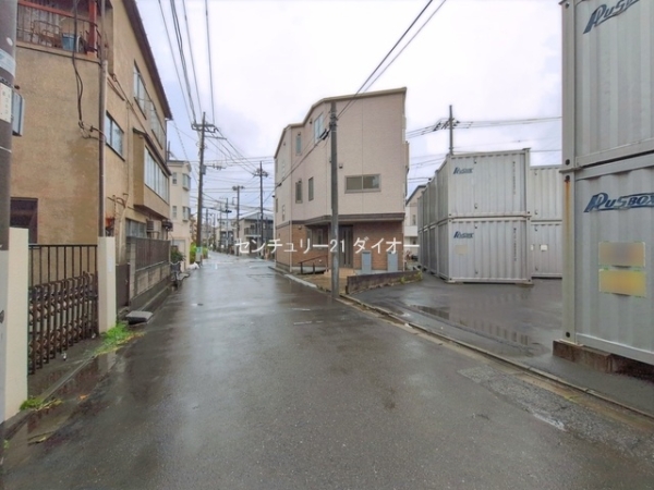 葛飾区堀切１丁目の中古一戸建の前面道路含む現地写真画像