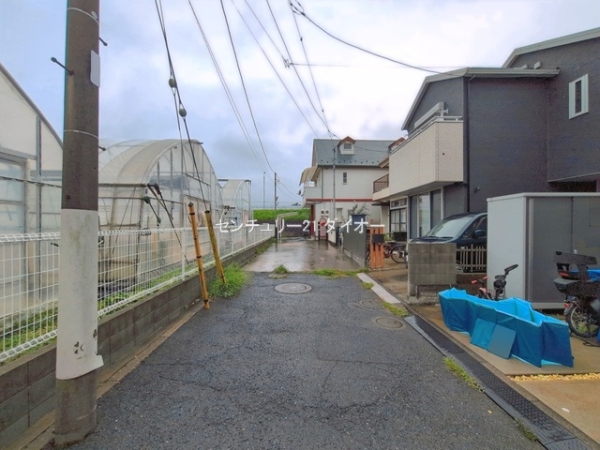 葛飾区西水元3丁目の中古一戸建の前面道路含む現地写真画像