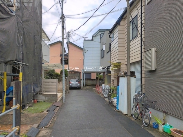 江戸川区上篠崎２丁目の新築一戸建の前面道路含む現地写真画像