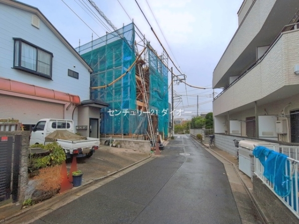 江戸川区上篠崎１丁目の新築一戸建の前面道路含む現地写真画像