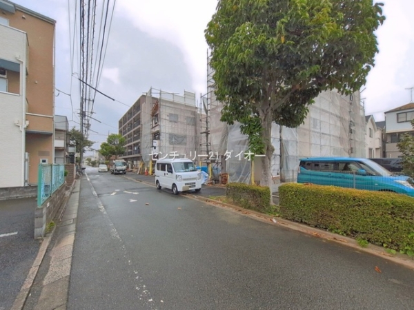 江戸川区北小岩４丁目の新築一戸建の前面道路含む現地写真画像