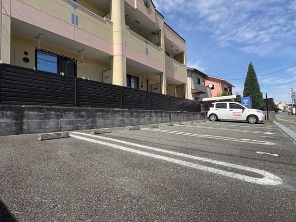 サンコートの駐車場画像