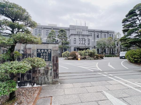 ホワイトハウス203の大学画像