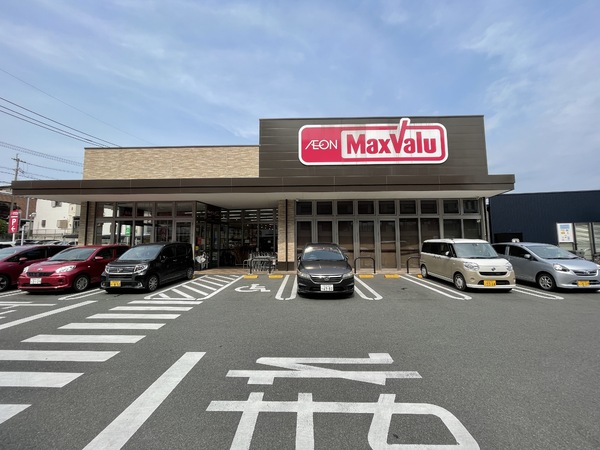 クレアドール県庁正門前のスーパー画像