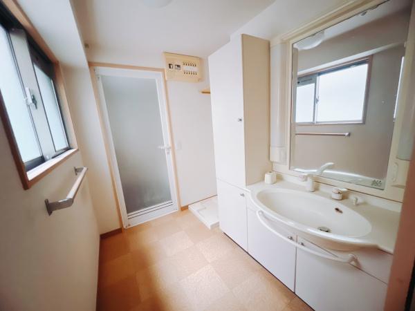 クレアドール県庁正門前のその他設備画像